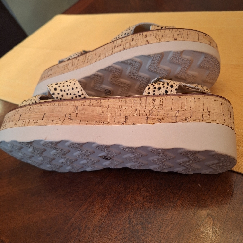 NWOT leather BOUTIQUE BY CORKYS furry platform flatform sandals si… - Picture 3 of 15